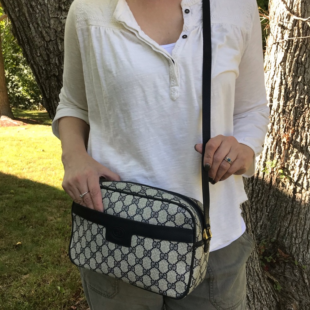 EUC Gucci vintage navy coated canvas crossbody